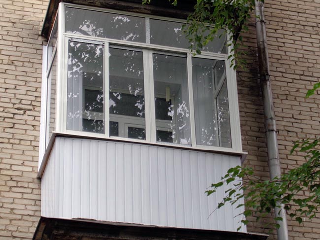 Сколько стоит застеклить балкон в хрущевке - низкие цены Дрезна