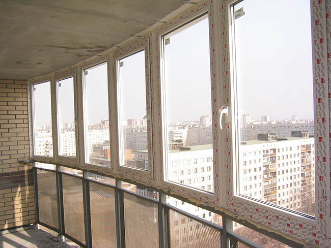 Недорогое остекление общего балкона Дрезна
