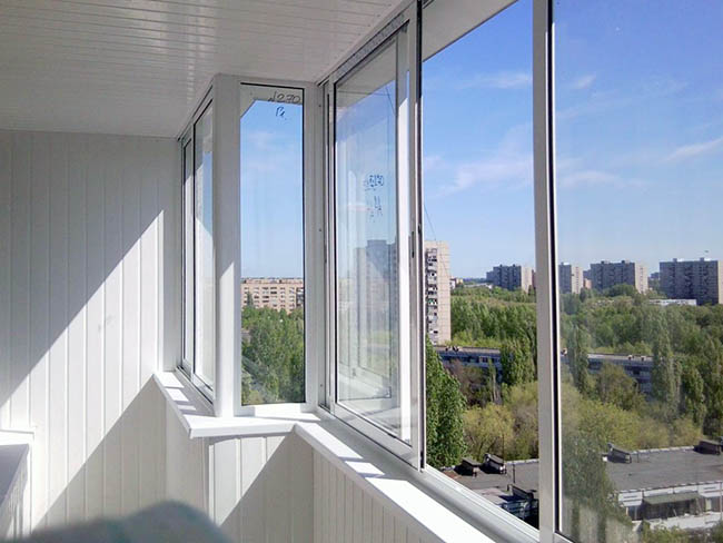 Нестандартное остекление балконов косой формы и проблемных балконов Дрезна