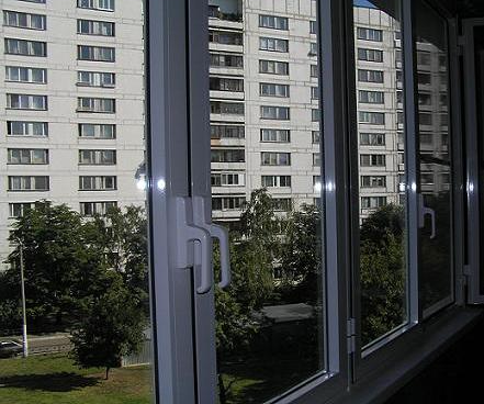 установка пластиковых окон на балконе Дрезна
