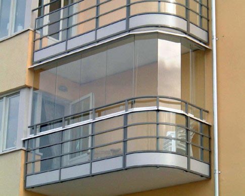 Сплошное безрамное остекление балкона без рам Дрезна